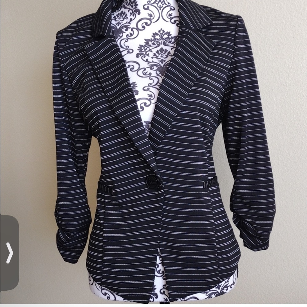 Black & White striped blazer ruched sleeves